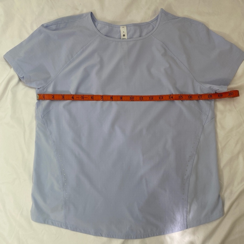 Lululemon Light Breathable Wicking Fabric Active Top In Lilac, Size M - Picture 4 of 5